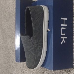 New HUK performance fishing brewsters volcanic ash men's size 9. Never worn.